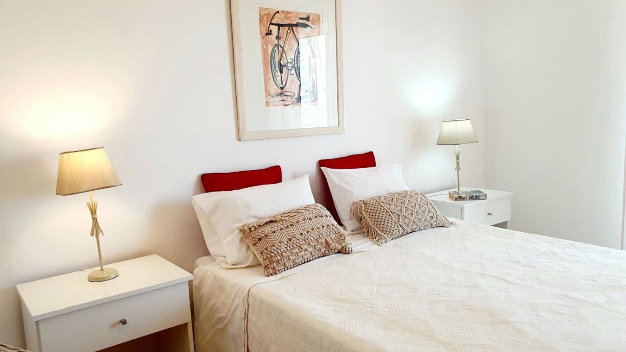 Quarteira Beach Vacation: 2Br Steps To The Sand Exterior photo